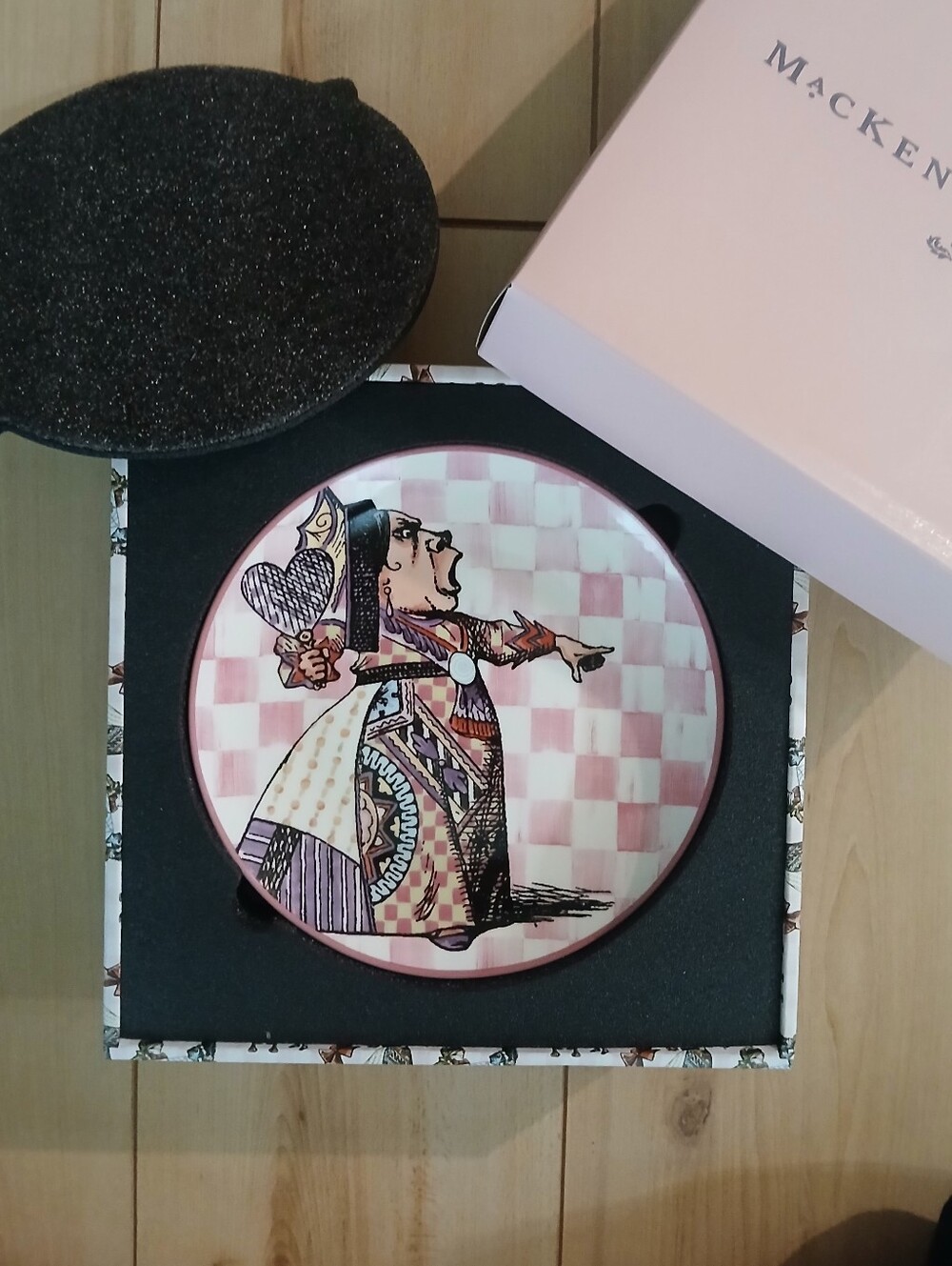 MacKenzie-Childs Pastel Alice in Wonderland Decorative Plate Set - New In Box - Picture 8 of 9